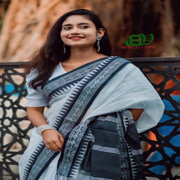 প্রিমিয়াম বাংলাদেশী কটন শাড়ী সাদা এবং কালা- প্রতিটি শাড়ীর সাথে ব্লাউজ ফ্রি - Image 2